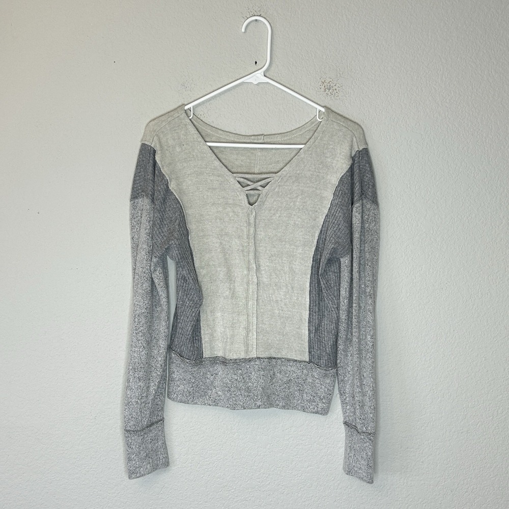 BKE Gray Colorblock Raw Edge Lace Up Front Pullover Shirt Women's Size XS Buckle